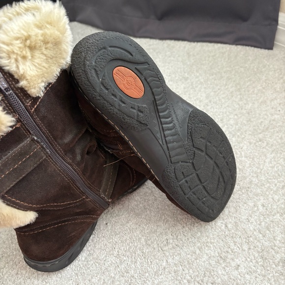 Women's Brown leather Boots with Faux Fur top. - Picture 7 of 7
